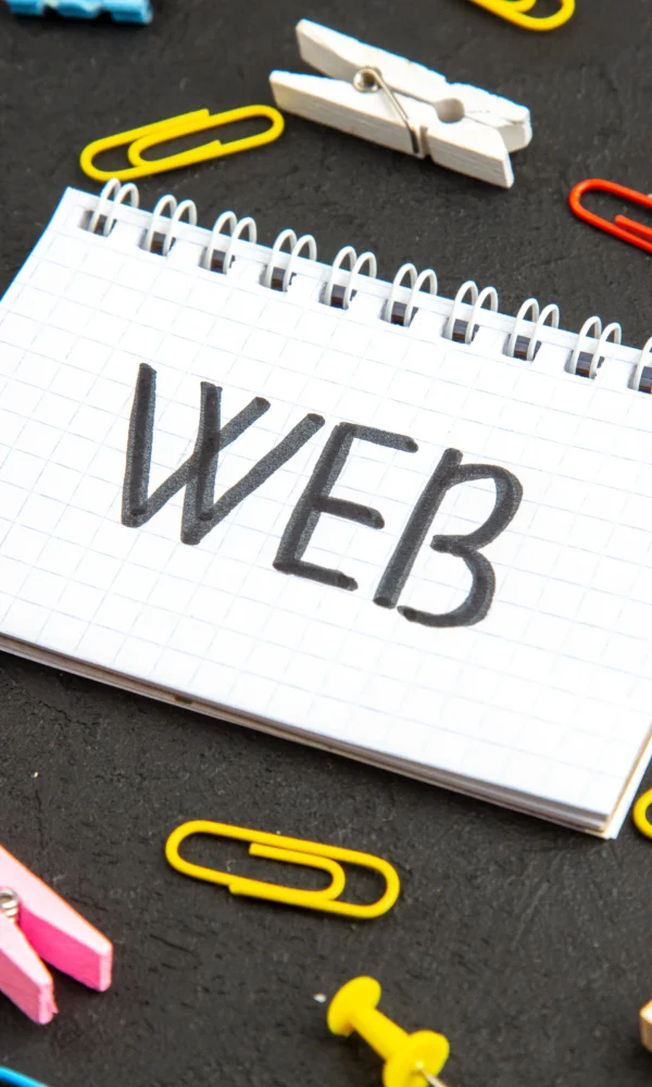 الفرق بين البرمجة الحرة وWordPress وShopify: أيهما الأنسب لموقعك أو متجرك الإلكتروني؟ (دليل شامل لعام 2026)